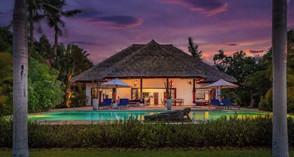 5 * Lovina Beachfront villa avec piscine Free Dolphin Tour