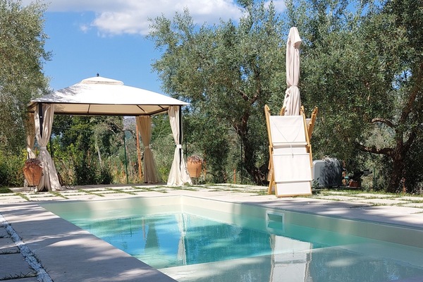 Piscina all'aperto, una piscina riscaldata