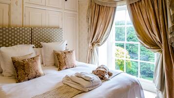 9 bedrooms, iron/ironing board, travel crib, WiFi