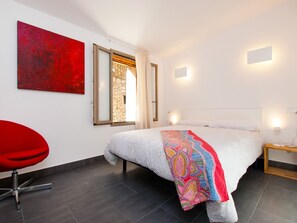 1 chambre, fer et planche à repasser, lit parapluie, Wi-Fi