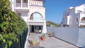 A rooftop patio with a barbecue grill, potted plants, and outdoor furniture. - The Blue Pearl, a dream terrace in the sun (Roquetas de Mar)