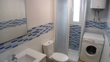 Doccia, asciugacapelli, asciugamani, sapone