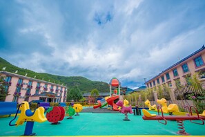 Sport court - Purmei Hotel Lugu Lake (Lijiang)