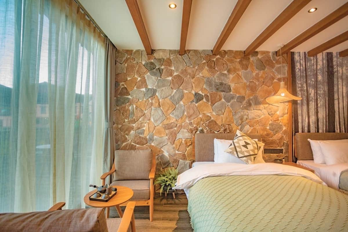 Romantic Room, Balcony, Garden Area | Peti besi dalam bilik, meja, langsir/tirai gelap terus, kalis bunyi