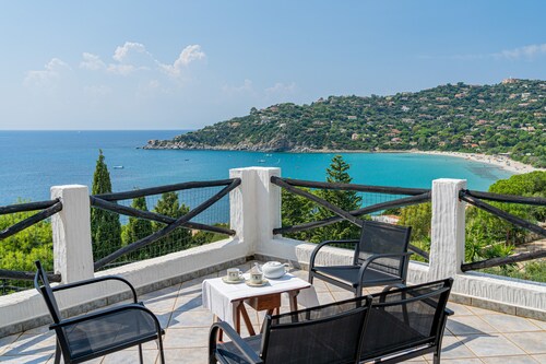 Villa Turchese - Romantic sea view just 200 mt from beach & pool