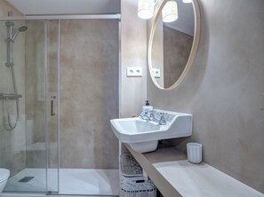 Hair dryer, towels - Red Velvet Apartment by Hello Homes Sitges (Sitges)