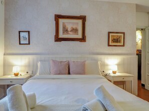 3 bedrooms, iron/ironing board, free WiFi, bed sheets - Red Velvet Apartment by Hello Homes Sitges (Sitges)