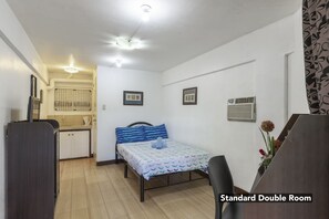 Standardzimmer | Schreibtisch, Zustellbetten, kostenloses WLAN, Bettwäsche