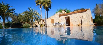Belle villa pour 8 PAX, entourée de jardins, piscine, au coeur de Majorque