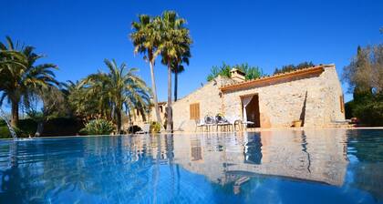 V. Can Rovey, pool and gardens in Inca