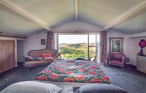 5 bedrooms, travel cot, free WiFi