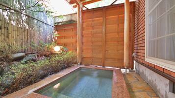 Mezonet Twin Room, Annex Building | Deep soaking bathtub