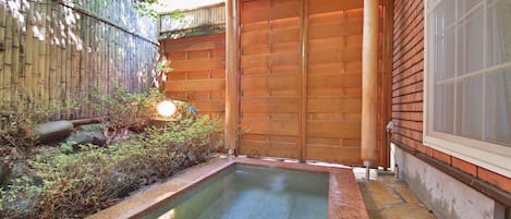 Mezonet Twin Room, Annex Building | Deep soaking bathtub