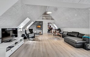 Fernseher, Kamin, DVD-Player, Tischtennisplatte