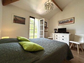 3 bedrooms - 3-bedroom vacation home with heated pool 6 beds (L'Aiguillon-sur-Vie)