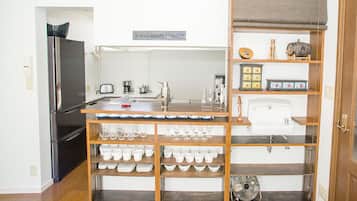 Ferienhaus (Private Vacation) | Eigene Kochnische | Kühlschrank, Mikrowelle, Herdplatte, Wasserkocher mit Kaffee-/Teezubehör