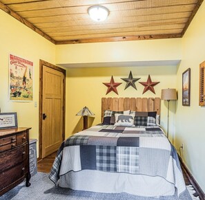 3 Schlafzimmer, Schreibtisch, Bügeleisen/Bügelbrett, Reisekinderbett