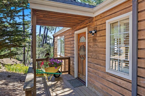 Holly Hill Cottage: 2  BR, 1.5  BA House in Cambria, Sleeps 4