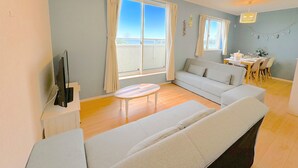 패밀리 하우스, 금연, 바닷가 (Max10,7 beds,BBQ,2 parkings,KIN1-D-) | 거실 공간 | 평면 TV