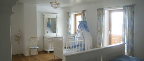 4 habitaciones, internet y ropa de cama
