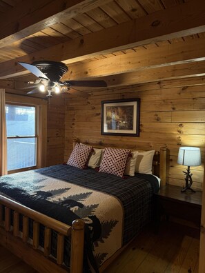 2 bedrooms, iron/ironing board, bed sheets - A Little Bit of Heaven. Hot tub, Pool Table, Pigeon Forge Cabin (Sevierville)