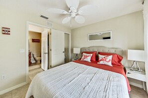 3 chambres, bureau, fer et planche à repasser, lit parapluie