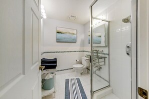 Shower, free toiletries, hair dryer, towels - Beach Home with Amazing Oasis Pool, Spa, Waterfall, Fire Pit, Bikes (Palm Coast)