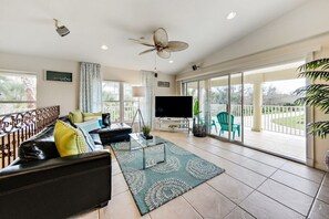 TV, video games, books, offices - Beach Home with Amazing Oasis Pool, Spa, Waterfall, Fire Pit, Bikes (Palm Coast)