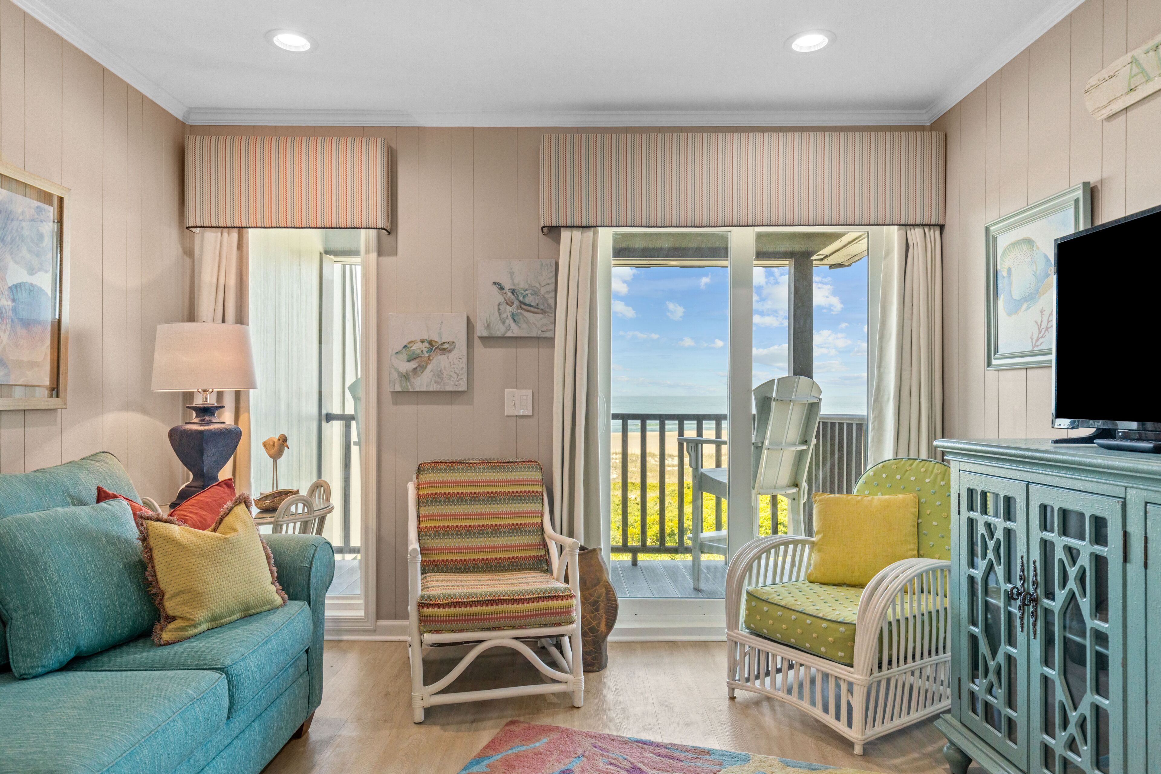 Renovated Oceanfront 2Bed/2Bath Condo in Southwinds