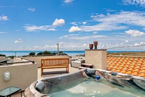 Outdoor spa tub - A Dolphin Dreams by the Sea (Cambria)
