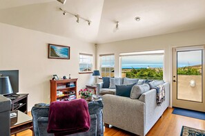 TV, fireplace, DVD player