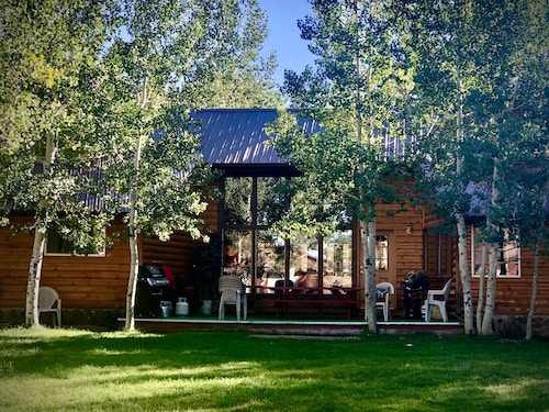 Cozy Mountain Retreat / Great For Reunions, Family Retreats,  Room For Tents!