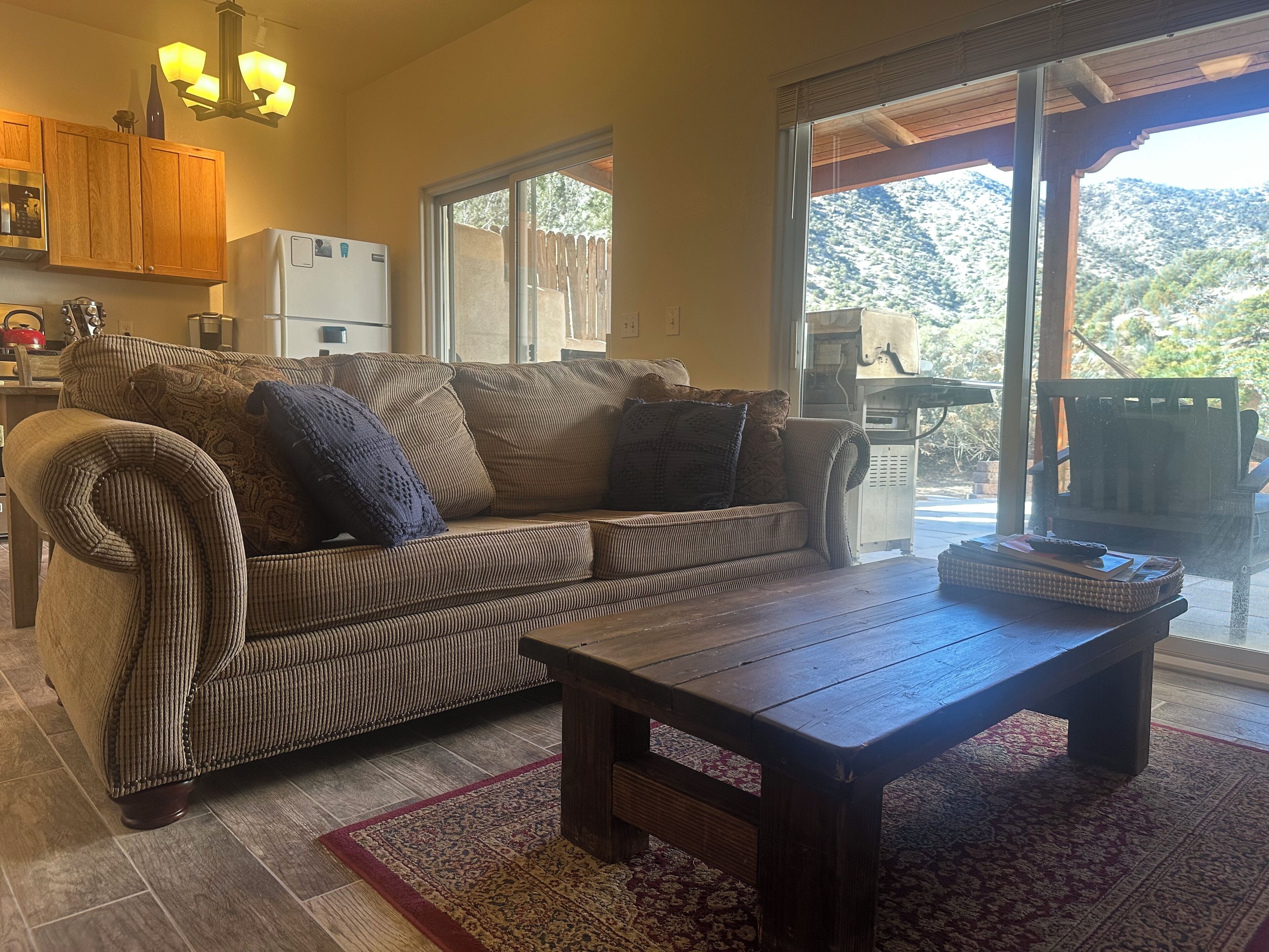 Smart TV, books, stereo