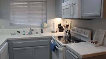 Frigorífic, microones, forn i placa de cuina