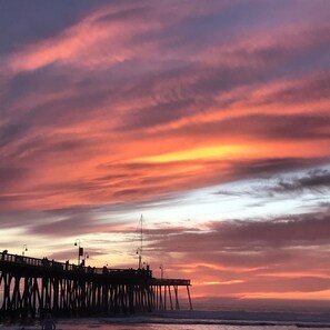 Beach nearby - 2 Blocks to Ocean - FALL &WINTER RATE SPECIALS - Gated Building - 5 star reviews (Pismo Beach)