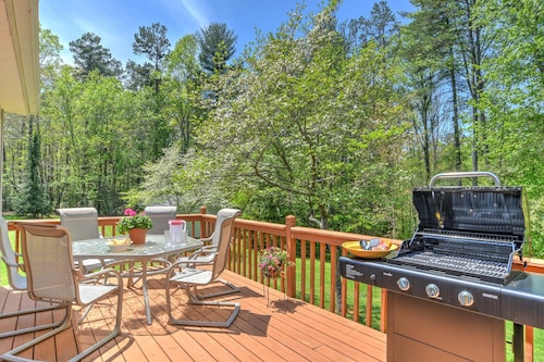 Tilava 3 makuuhuoneen, 2 kylpy kotiin iso piha yksityisyyttä.