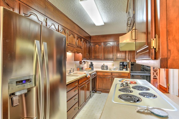 Frigorífic, microones, forn i placa de cuina