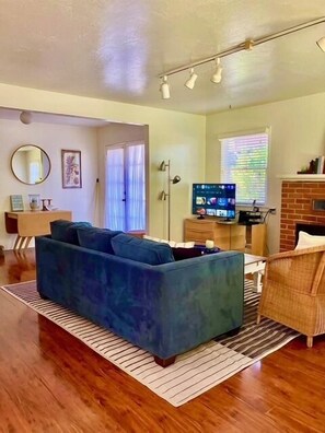 Televisio, takka, DVD-soitin