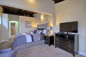 3 عدّة غرف نوم ومكواة/لوح كي وواي فاي وملاءات أسرّة