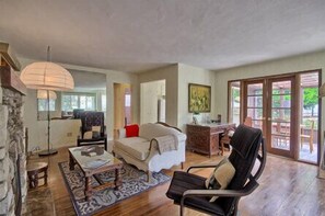 TV, fireplace, DVD player
