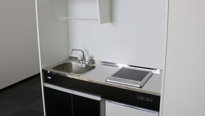 Fridge, stovetop - Osaka Port Hotel L'Espoir (Osaka)