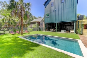 A heated pool - The Fish! Most Unique High-End Luxury Rental w/Private Pool On Folly Beach! (Charleston)