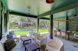 Outdoor dining - The Fish! Most Unique High-End Luxury Rental w/Private Pool On Folly Beach! (Charleston)