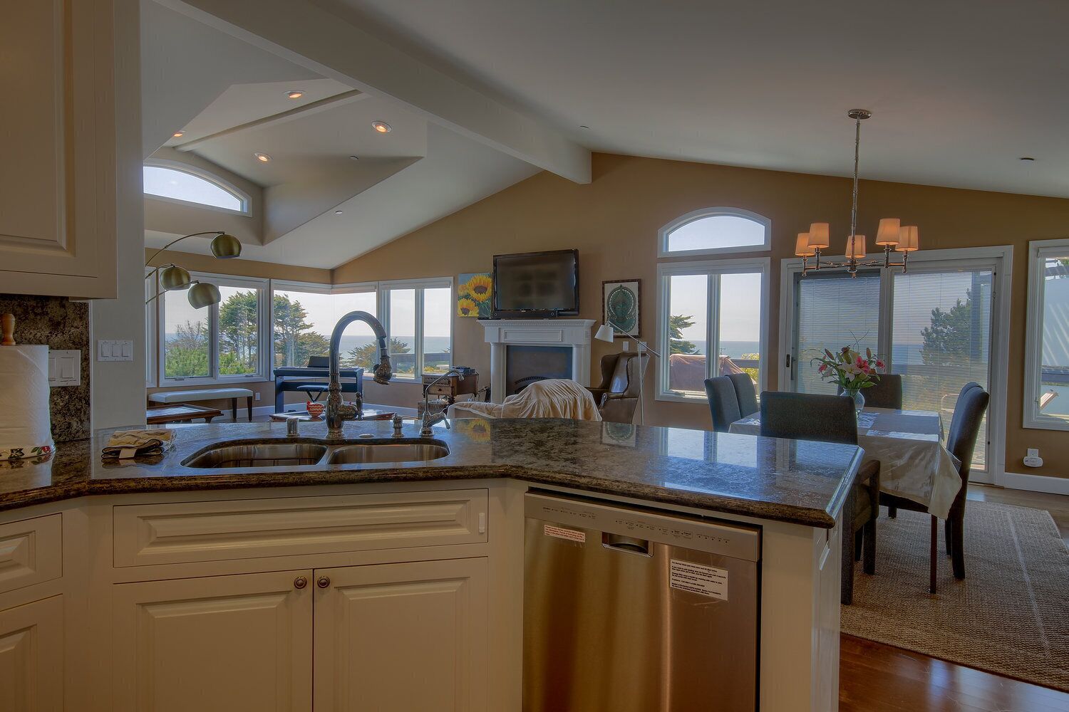 冰箱、微波炉、烤箱、炉灶