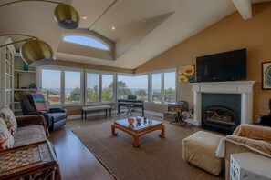 TV, fireplace, DVD player