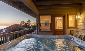 Outdoor spa tub - A Delightful Dream Catcher (Cambria)