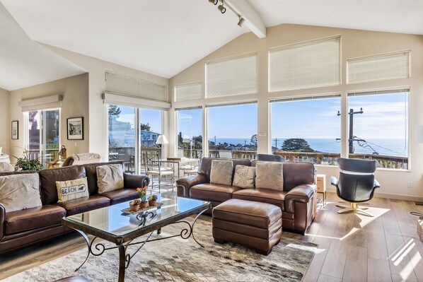 Smart TV, fireplace, DVD player, stereo - A Delightful Dream Catcher (Cambria)