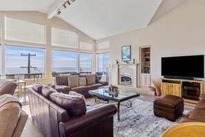 Smart TV, chimenea, reproductor de DVD y estéreo 