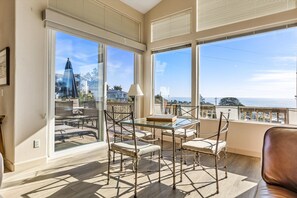 Interior - A Delightful Dream Catcher (Cambria)