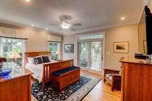 4 bedrooms, desk, iron/ironing board, WiFi